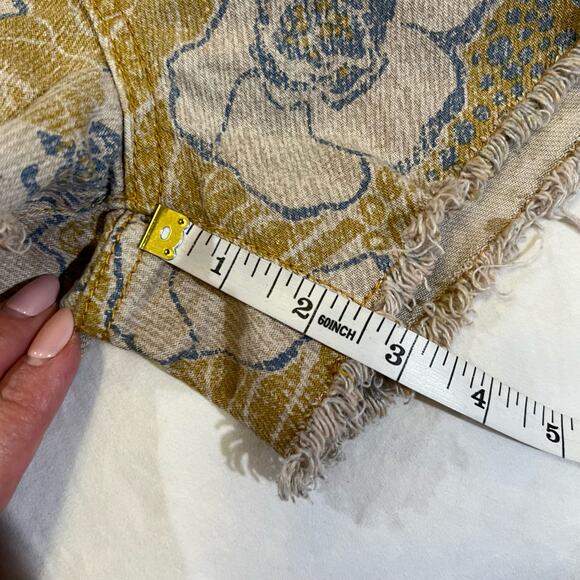 Pilcro x Anthropologie Lara Ultra High Waisted Floral frayed hem Shorts size XS - Picture 13 of 15